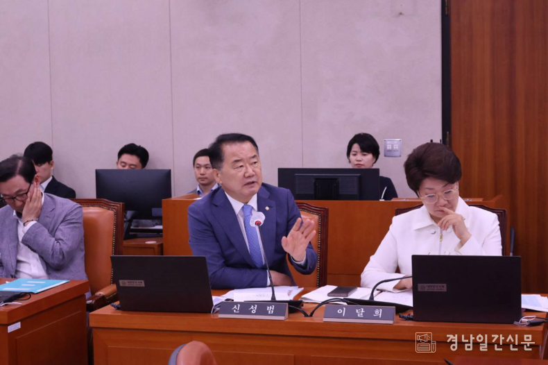 신성범 국회의원 ( 국민의힘 , 산청 · 함양 · 거창 · 합천 ) 