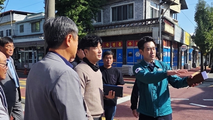 정재욱 도의원, “보행 안전이 최우선”…노후 가로수 주민 불편 해소 앞장