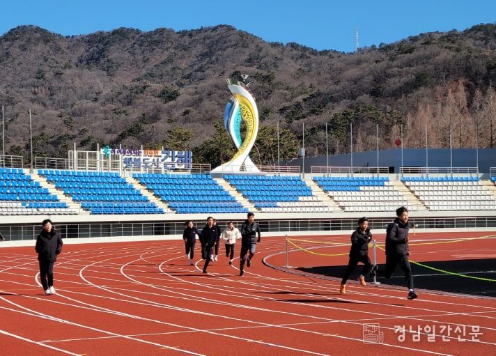 김해종합운동장 전지훈련