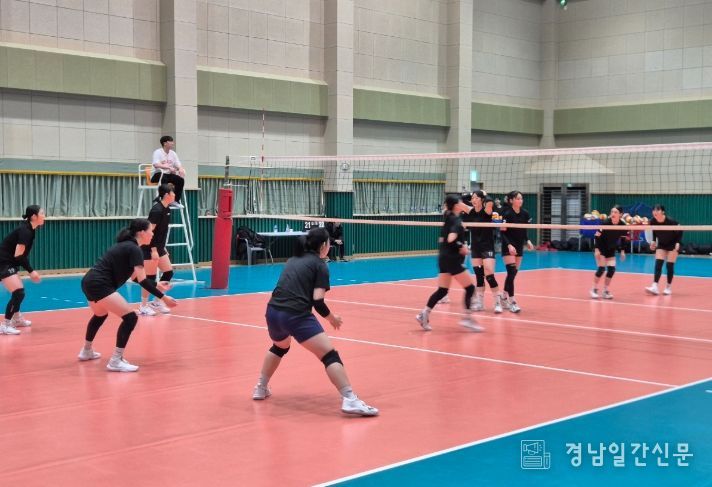 고·실업부 배구팀 전지훈련장 찾아 격려