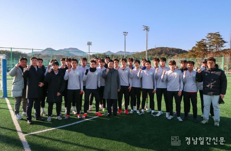 이상근 고성군수, 제47회 문화체육부장관배 전국고등학교 축구대회 격려 방문