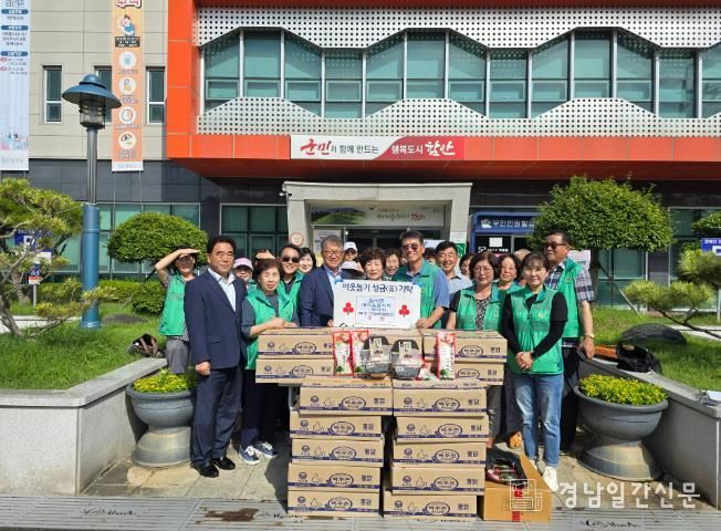 함안군 칠서면 새마을협의회·부녀회,‘건강 기원 생닭’나눔