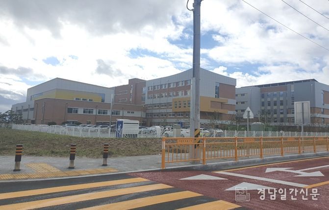 신문초등학교 전경