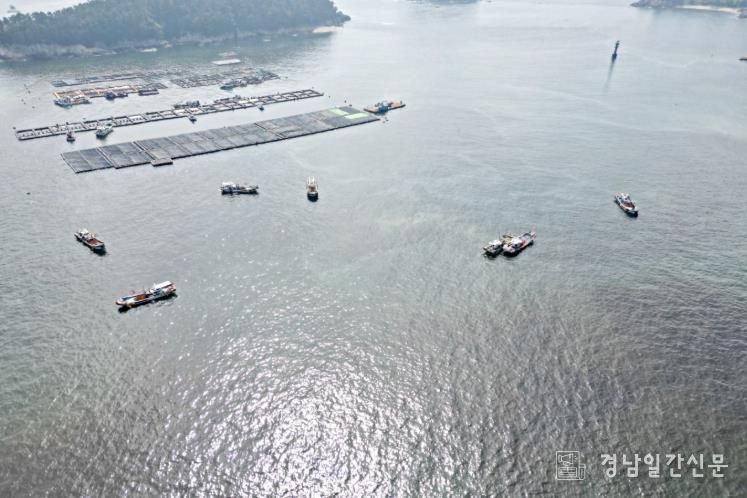 사천해경, 적조방제 지원 모습