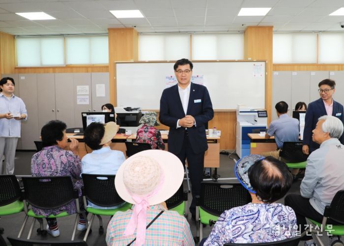 함양군 진병영 군수, 민생회복 소비쿠폰 2차 지급 첫날 현장 방문