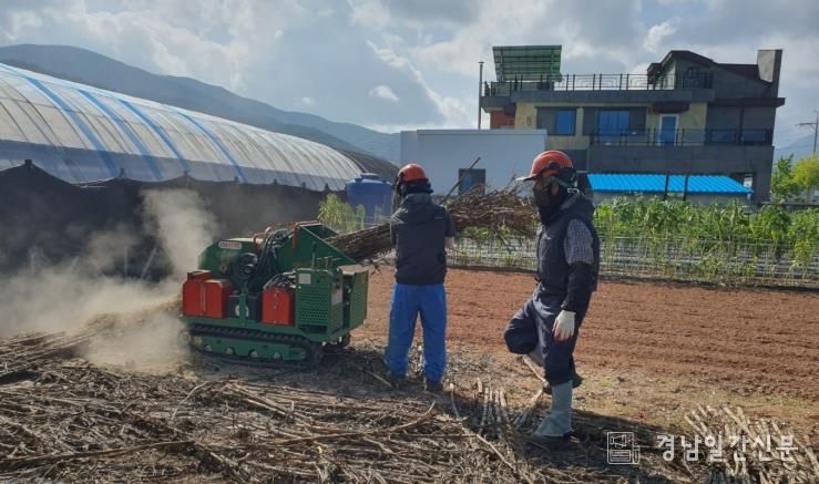 파쇄지원단 파쇄기 운영 중 사진