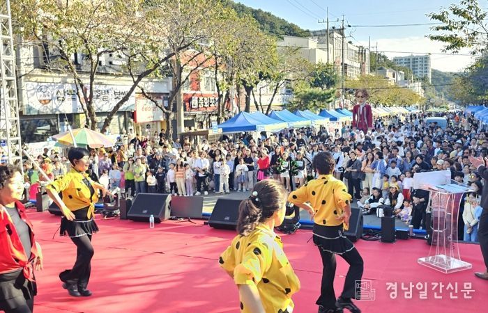 ‘2025 진해 가을 군항 페스타’성황리 마무리