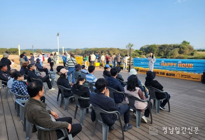의령 청년 예술단체 ‘페트라싱어즈’, 솥바위 버스킹 공연 펼쳐