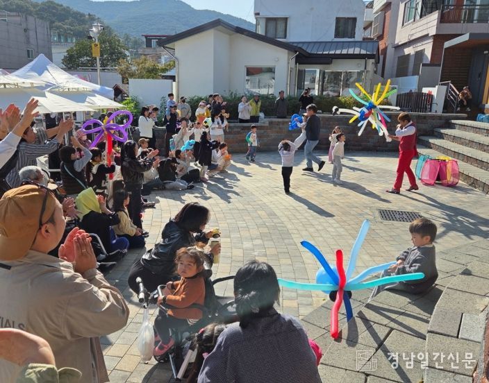 세대를 아우르는 ‘당산 아래 가을소풍’ 성료
