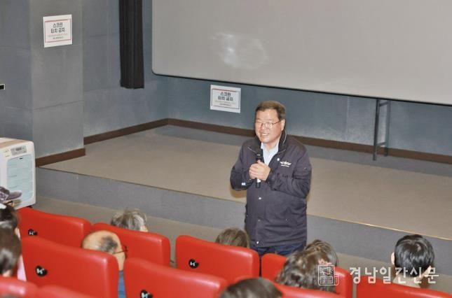 산청군, 장애인 평생학습도시 참여자 영화관람 실시