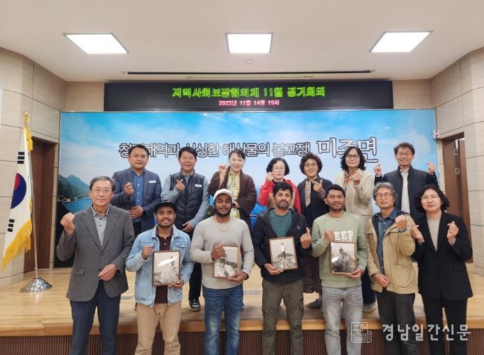 노순택 작가, 외국인 근로자 촬영한 사진 및 앨범 선물