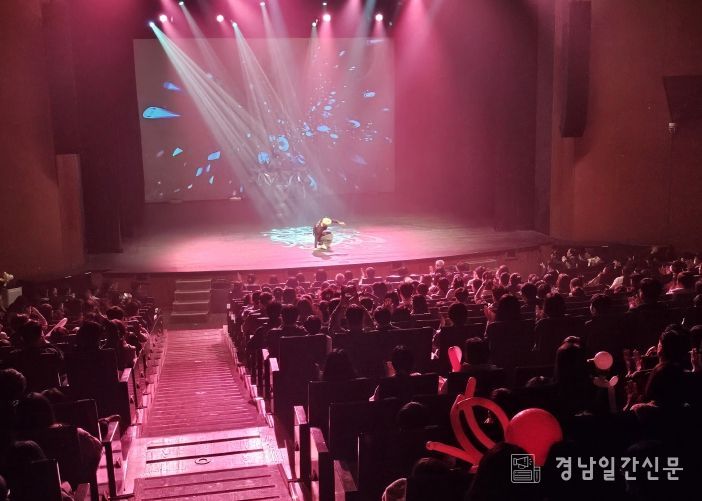 디스이즈 잇 공연 사진