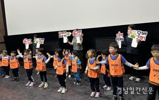 꾸러기금연도우미, 영화관나들이 어르신 대상 따뜻한 금연 캠페인 진행