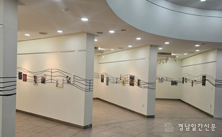 통영화우회「여러빛 하나의 화음」전시회