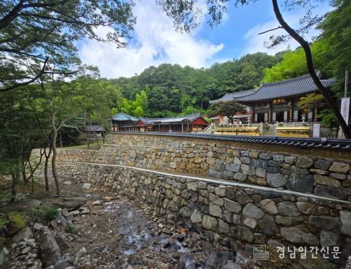 홍룡사 대웅전 주변 석축정비공사 후 사진