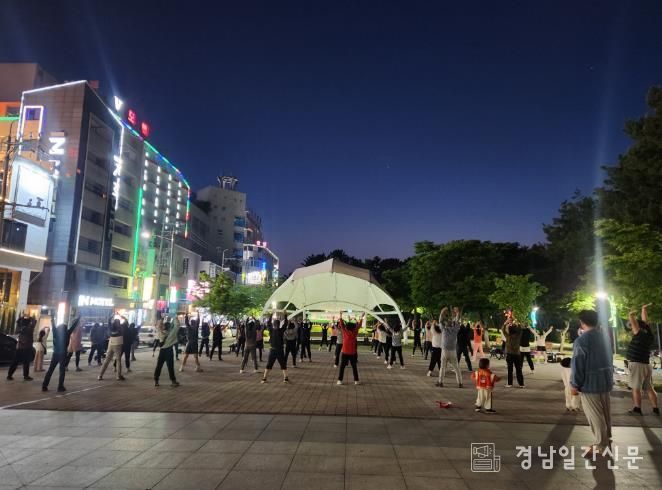 통영시, 주민과 함께 건강 UP! 해맞이달맞이 운동교실 성황리 마무리 1(죽림내죽도공원)