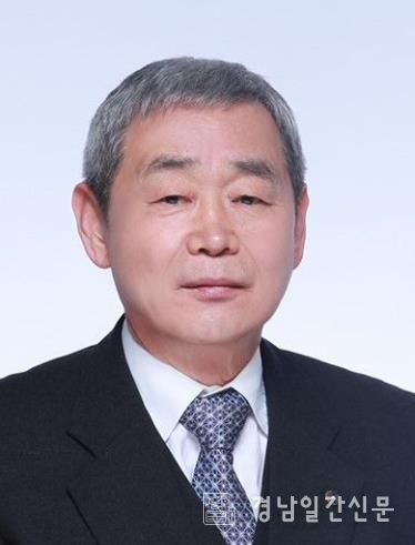 (재)밀양시민장학재단에 장학기금 1천만 원을 기탁한 밀양공업사 김호상 대표