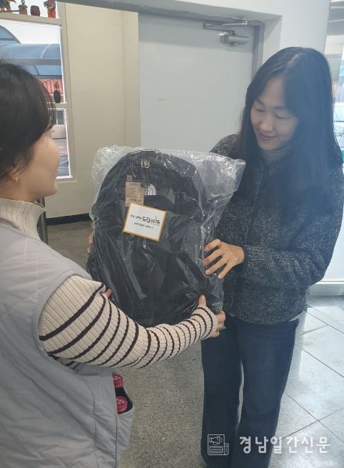 남해군 드림스타트, 초등학교 졸업 축하선물 전달