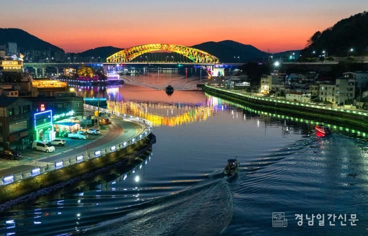 통영대교, 렌즈 너머의 시선으로 다시 태어나다(대상작, 김O옥)