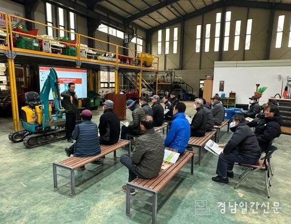 거제시, 농용굴삭기 안전운전 과정 현장실무교육