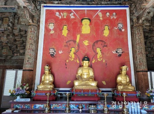 양산 신흥사 석조석가여래삼존좌상