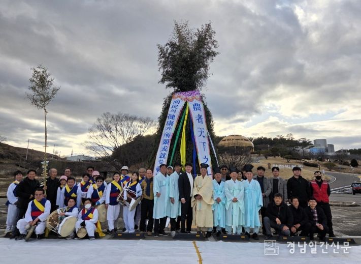 “군민 안녕과 풍년 기원”합천문화원 정월대보름 달집행사