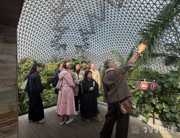 “세계에 알리고 싶은 미(美)”주한 대사 부인회, 거제 자체 탐