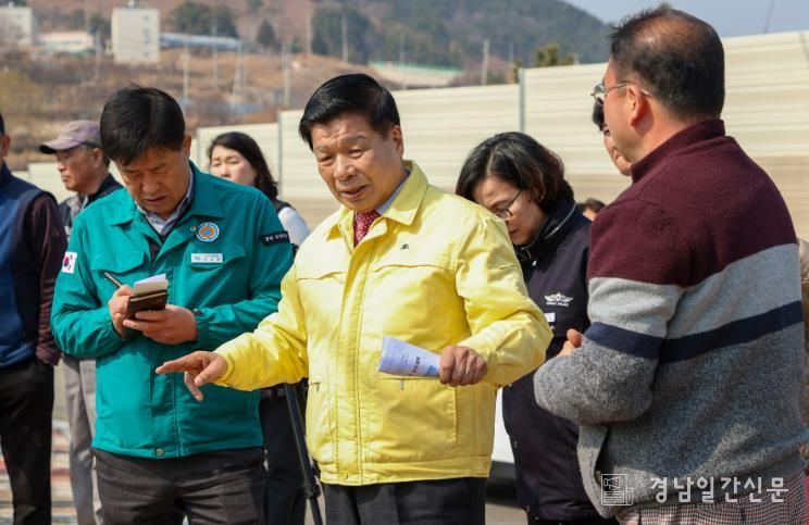 고성군, 해빙기 맞아 현장 안전점검 나서