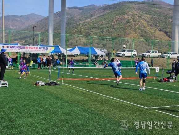 제17회 밀양아리랑배 영·호남초청 족구대회 경기 모습